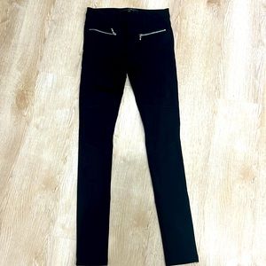 Joes Black stretch leggings with silver zip pockets